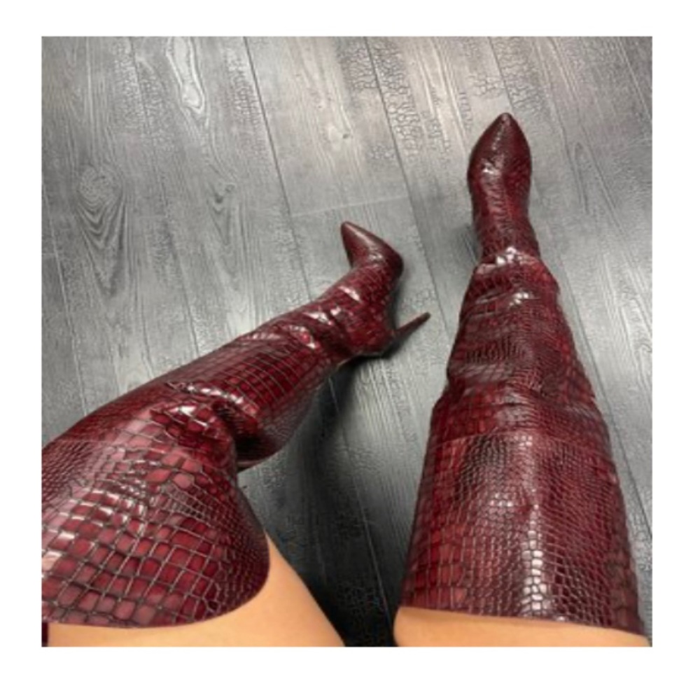 Iamjeniferrle OXBLOOD Th3ighHighBOOTS. SOLDOUT.N0 REST0CK.NEVER WORN/BRANDNEW